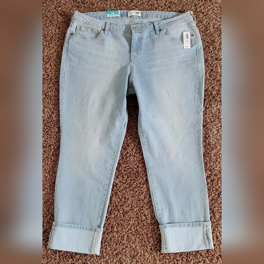 Old Navy cuffed capris size 14